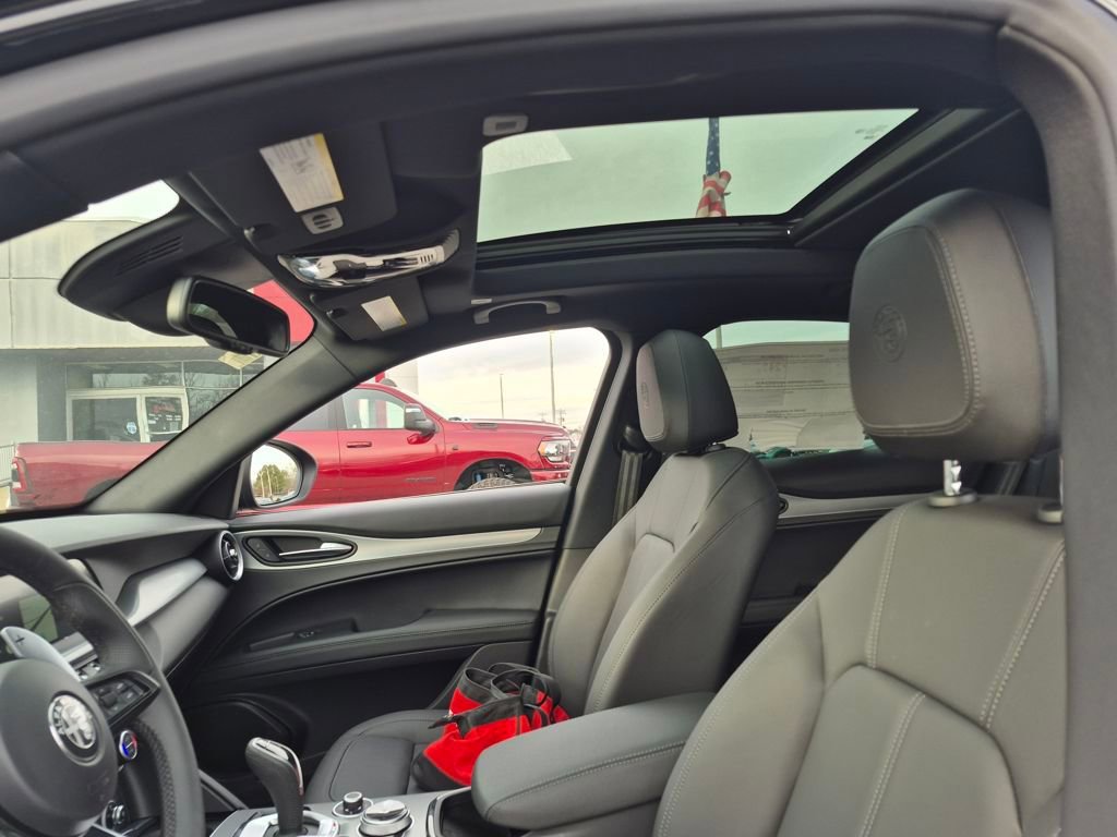 New 2025 Alfa Romeo Stelvio Sprint w/ Convenience Package image 13