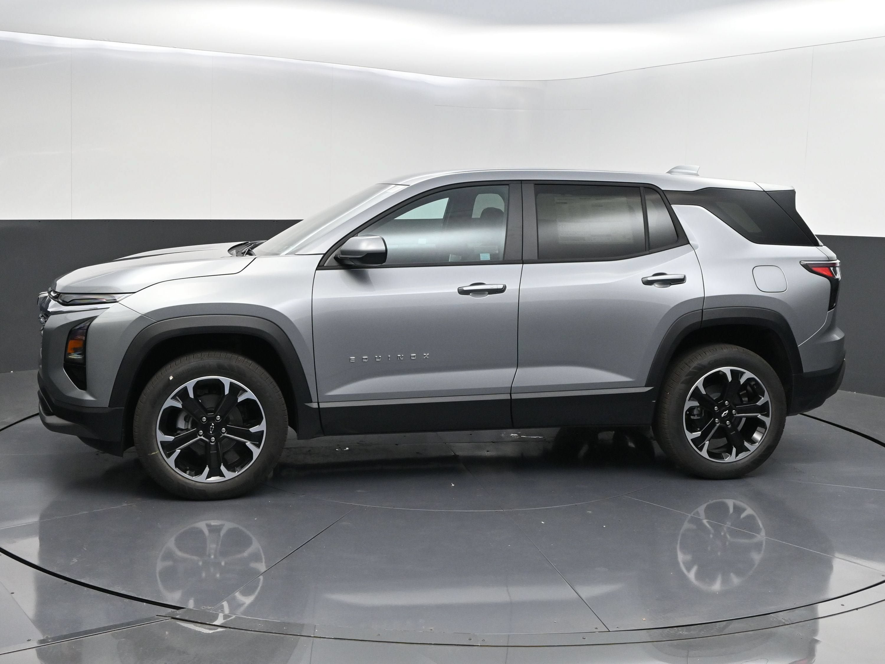 New 2027 Chevrolet Equinox LT w/ Convenience Package II FWD image 5