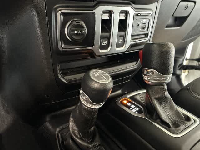 Used 2020 Jeep Wrangler Sport AWD/4WD image 40