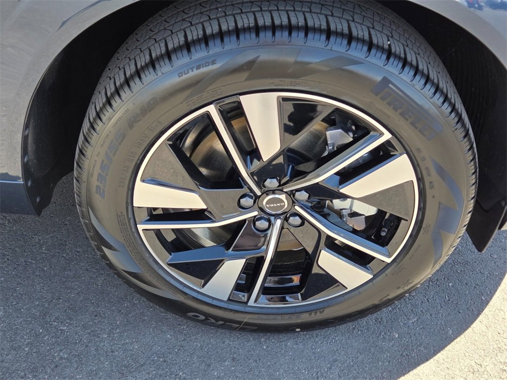 New 2026 Volvo XC60 T8 Core image 7