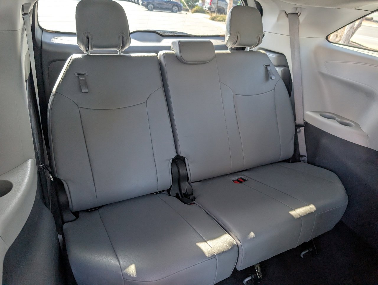Used 2024 Toyota Sienna XLE image 6