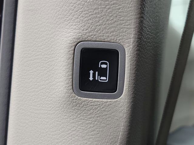 Used 2023 Chrysler Pacifica Touring-L image 17