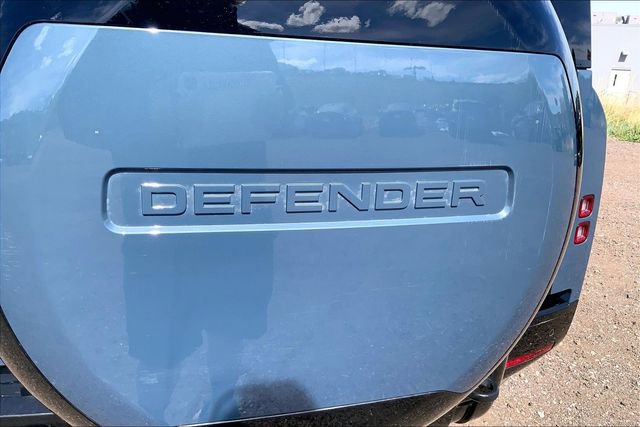 Used 2025 Land Rover Defender 110 X-Dynamic SE image 31