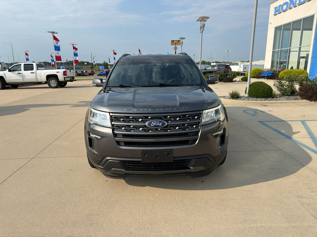 Used 2018 Ford Explorer XLT w/ Equipment Group 202A FWD image 2