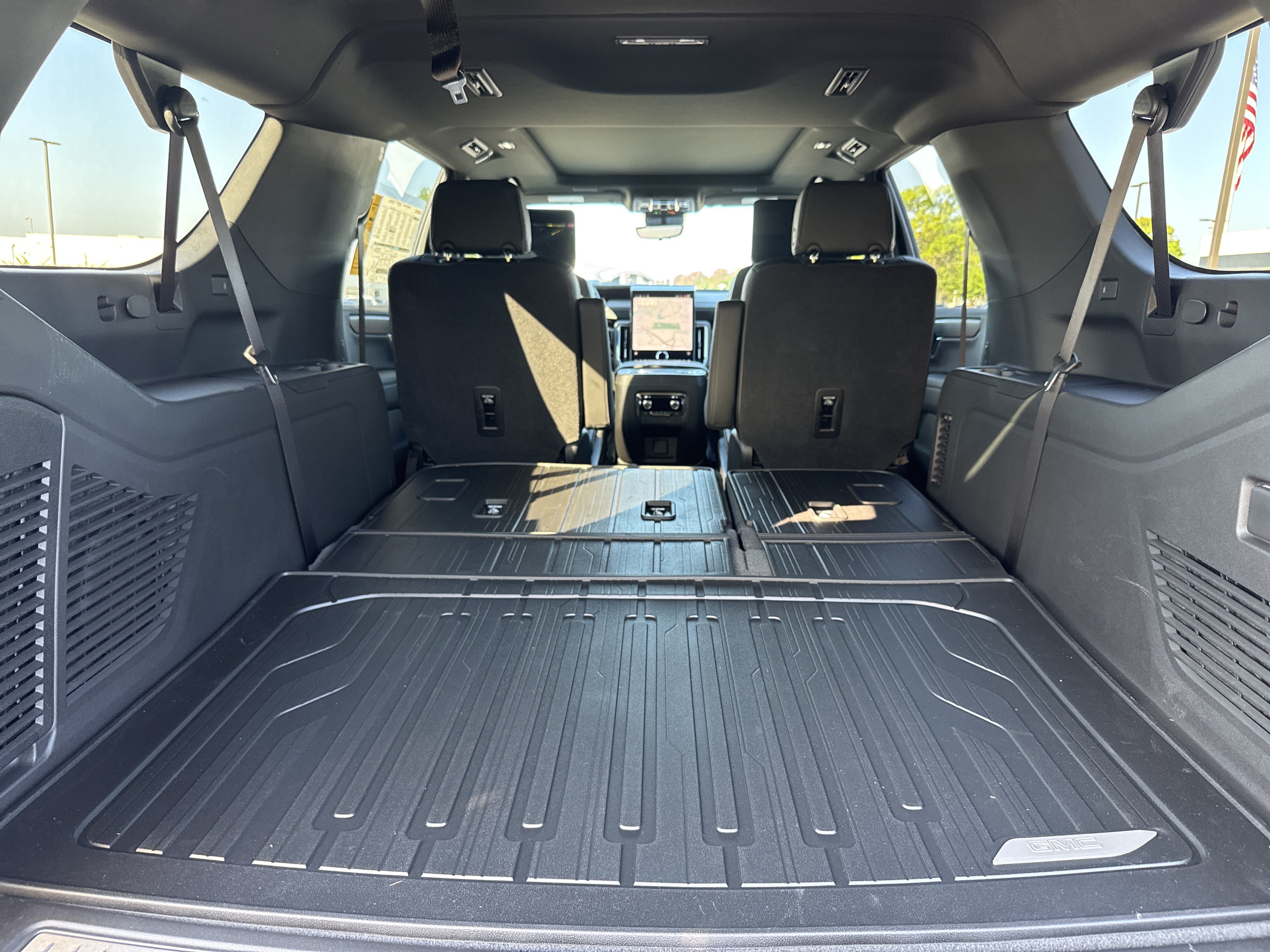 New 2026 GMC Yukon XL Denali w/ Denali Reserve Package RWD image 39