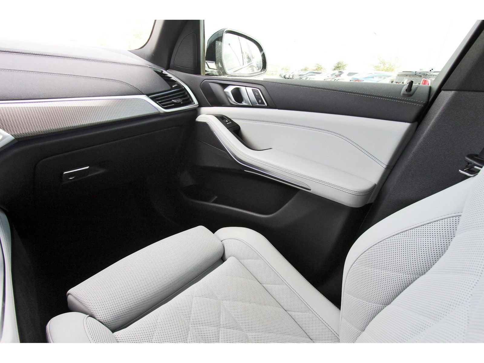 Used 2023 BMW X5 xDrive40i w/ M Sport Package image 13