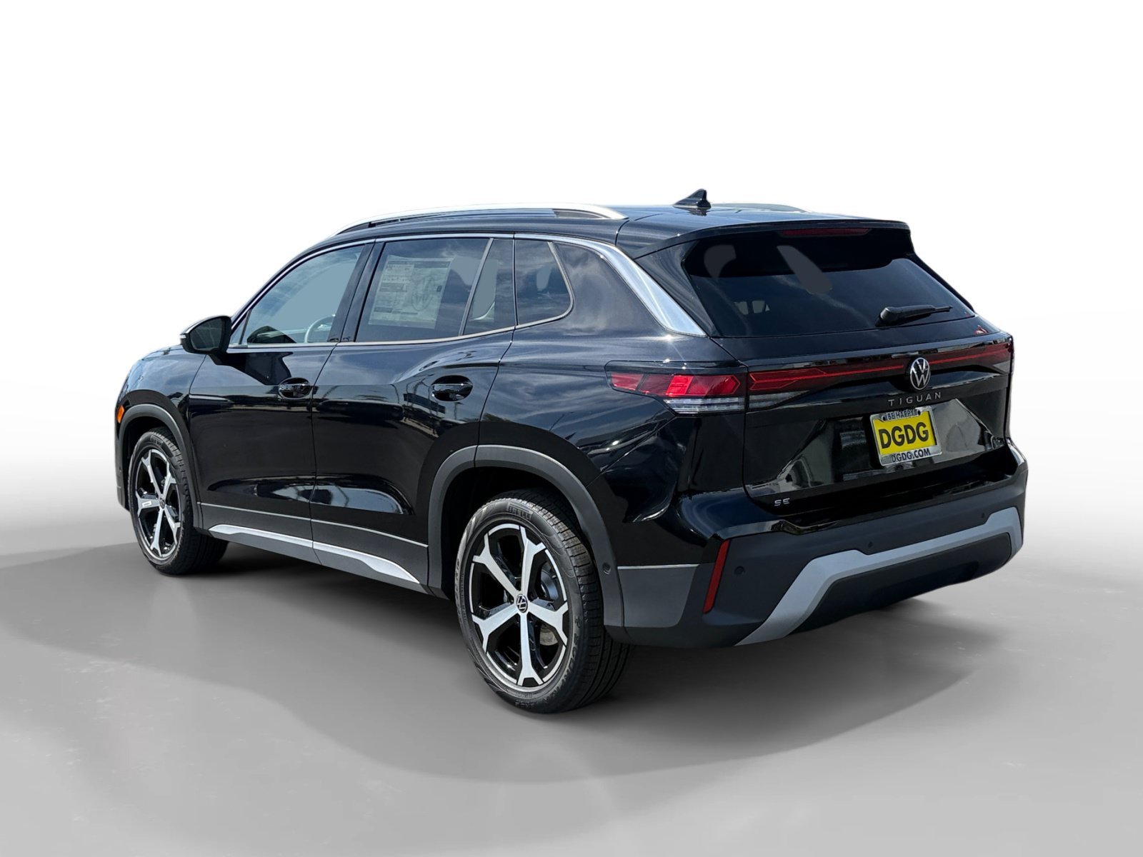 New 2026 Volkswagen Tiguan SE FWD image 3