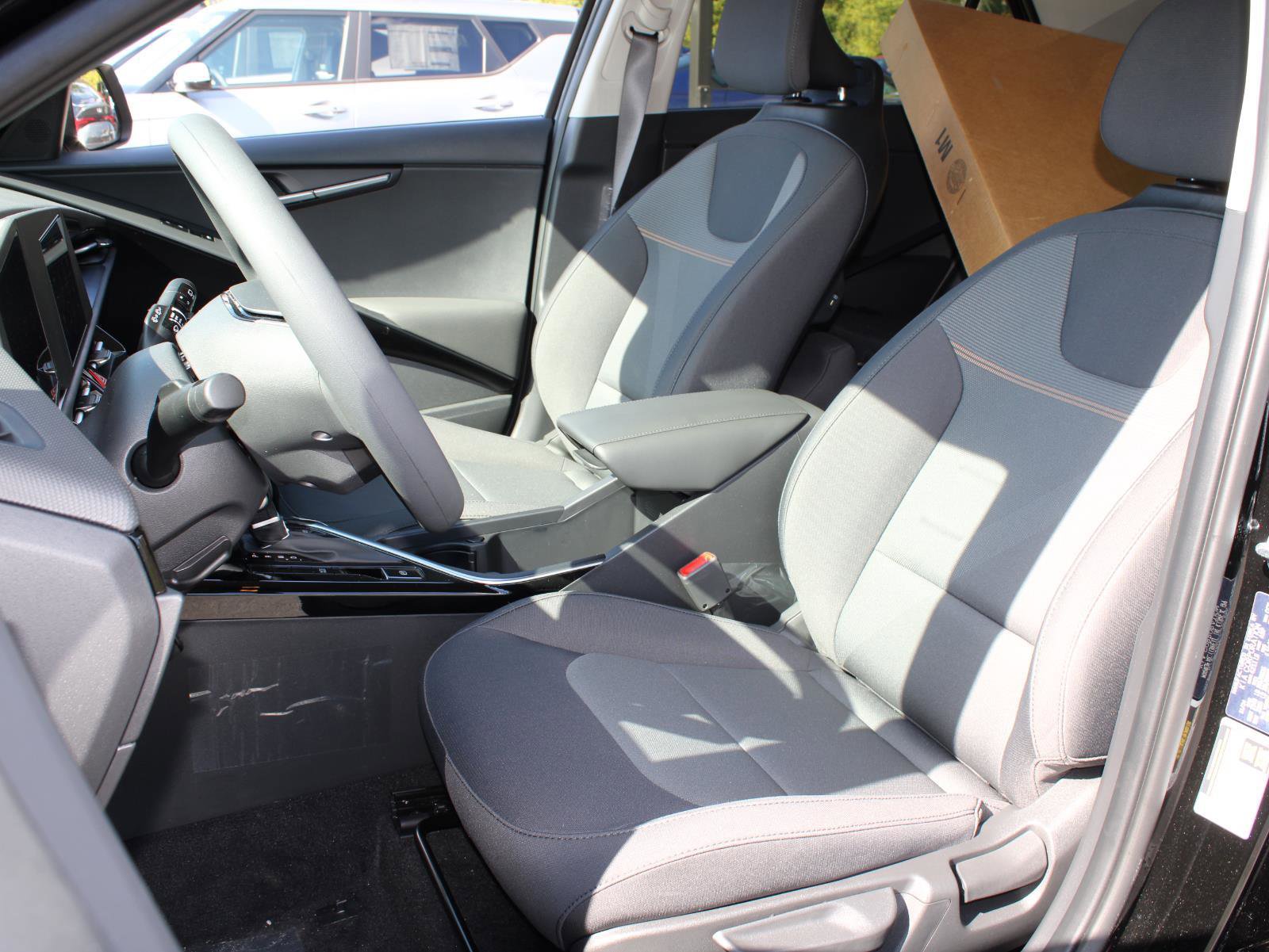 New 2025 Kia Niro LX image 17