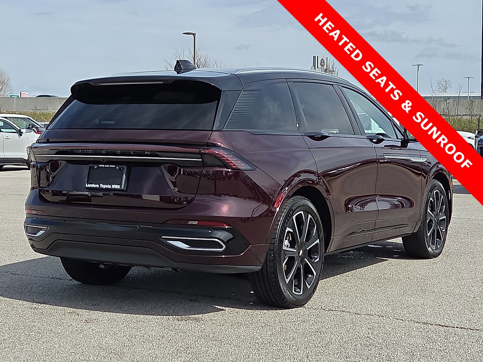 Used 2025 Lincoln Nautilus Reserve image 5