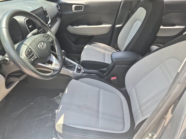 Used 2025 Hyundai Venue SEL FWD image 24