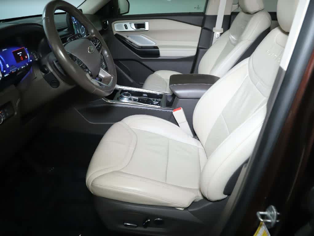Used 2020 Ford Explorer Platinum w/ Premium Technology Package AWD/4WD image 19