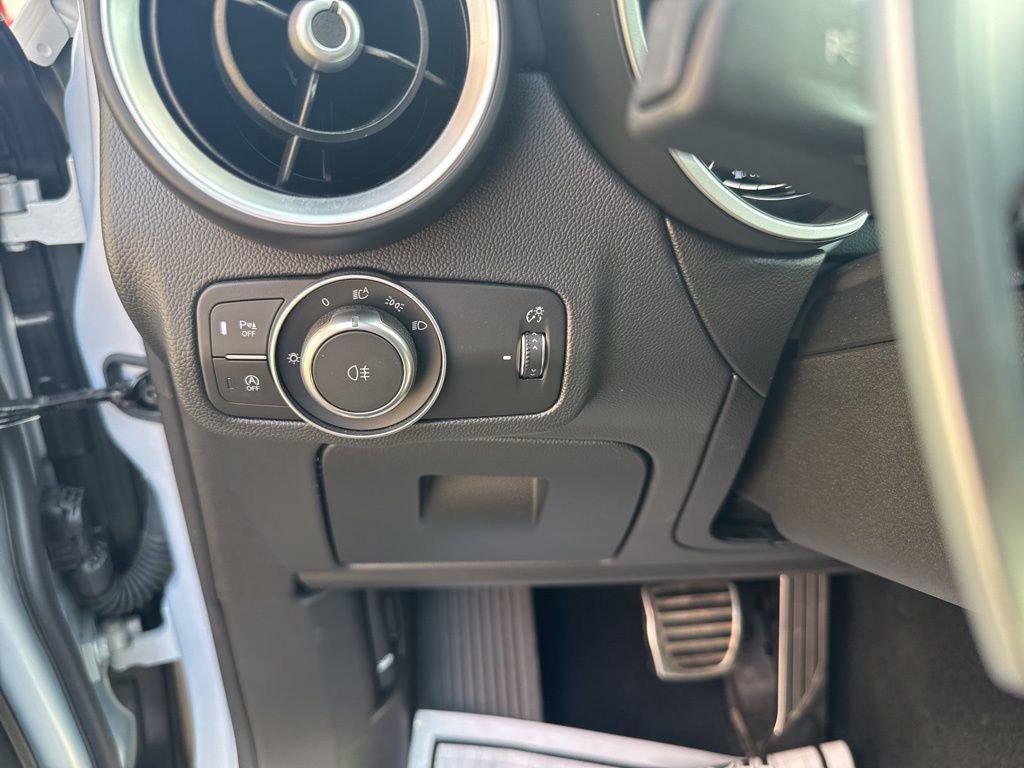 Used 2024 Alfa Romeo Stelvio AWD image 41