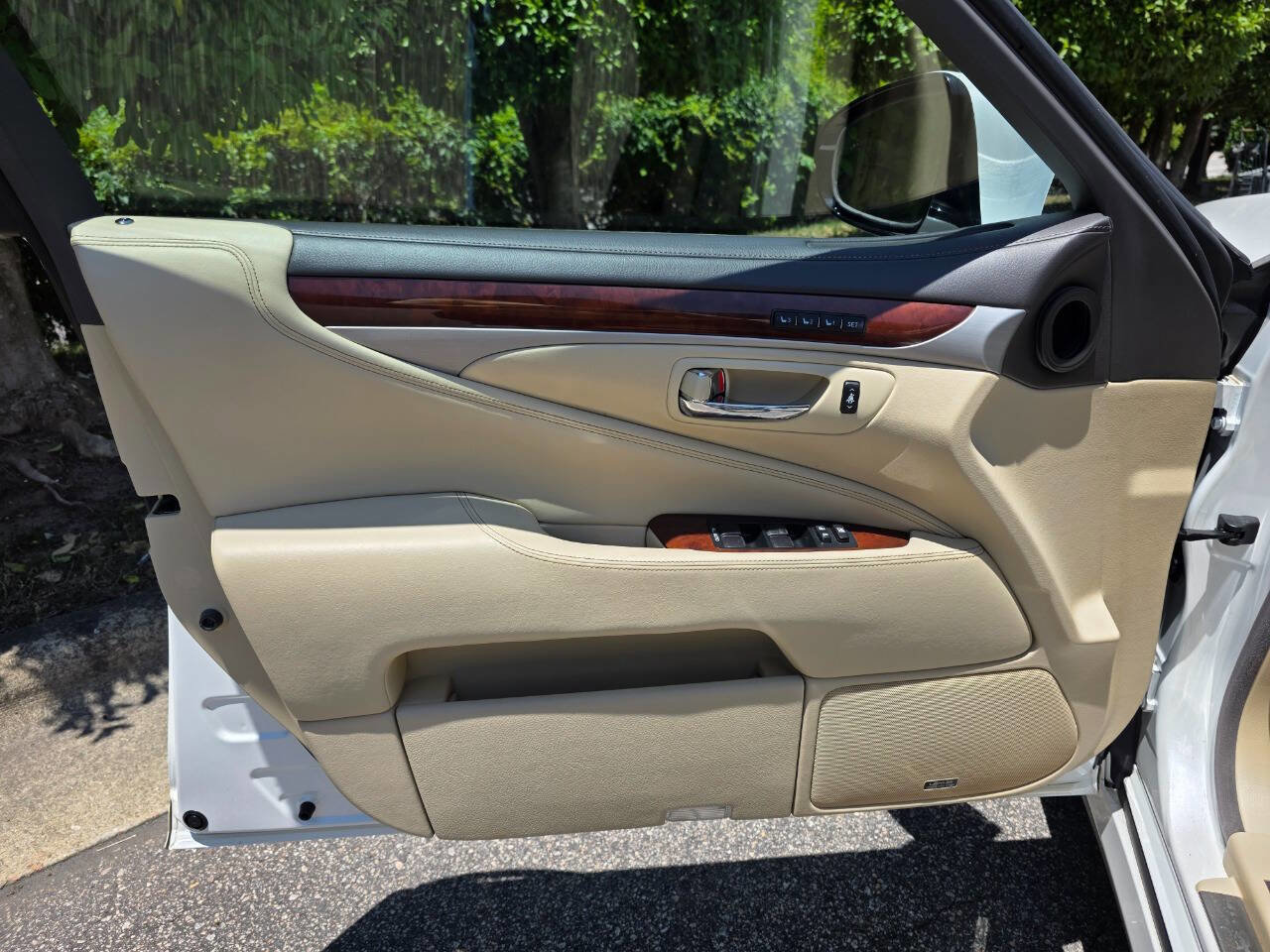 Used 2014 Lexus LS 460 w/ Comfort Package RWD image 10