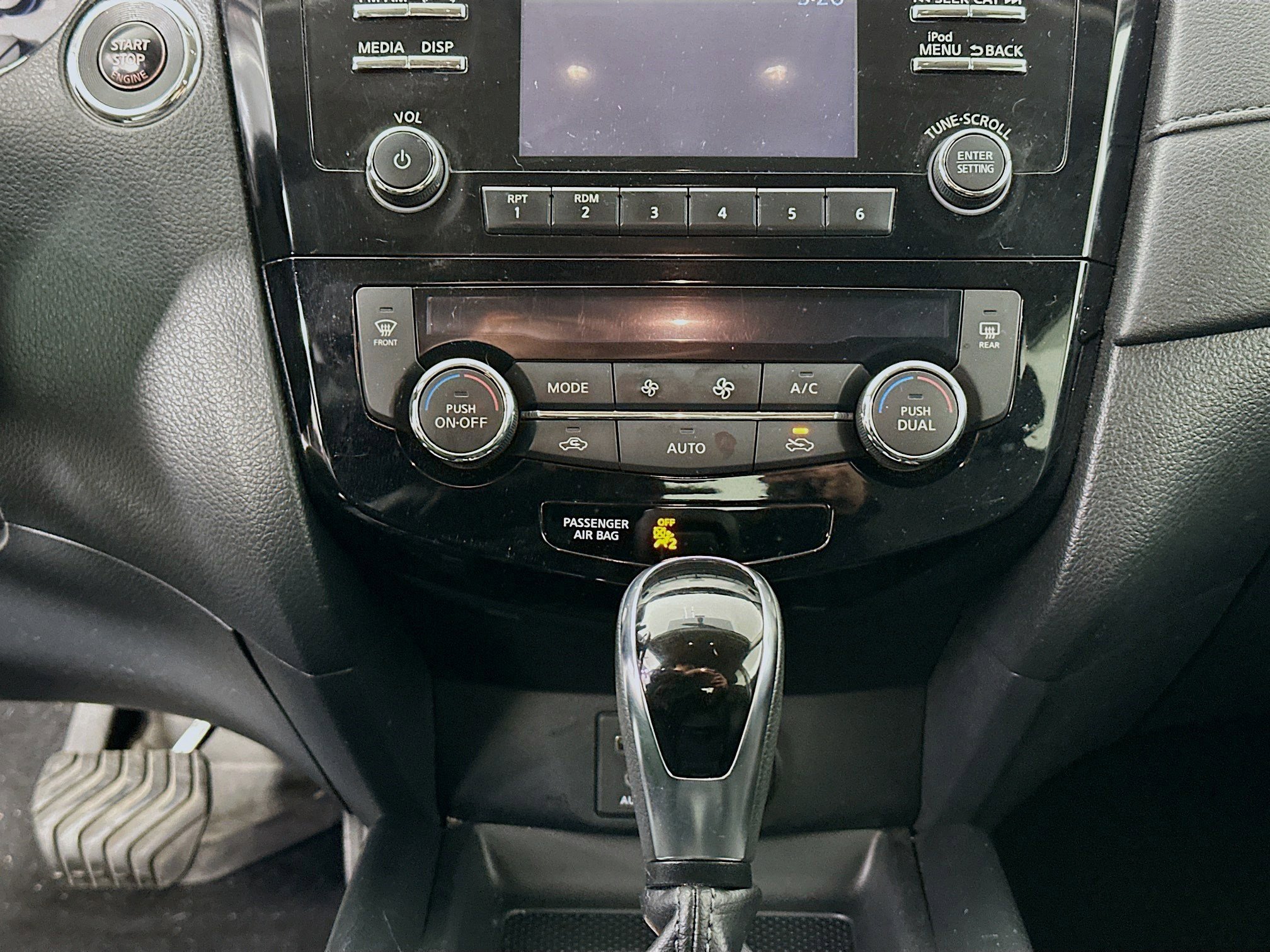 Used 2017 Nissan Rogue SV image 13