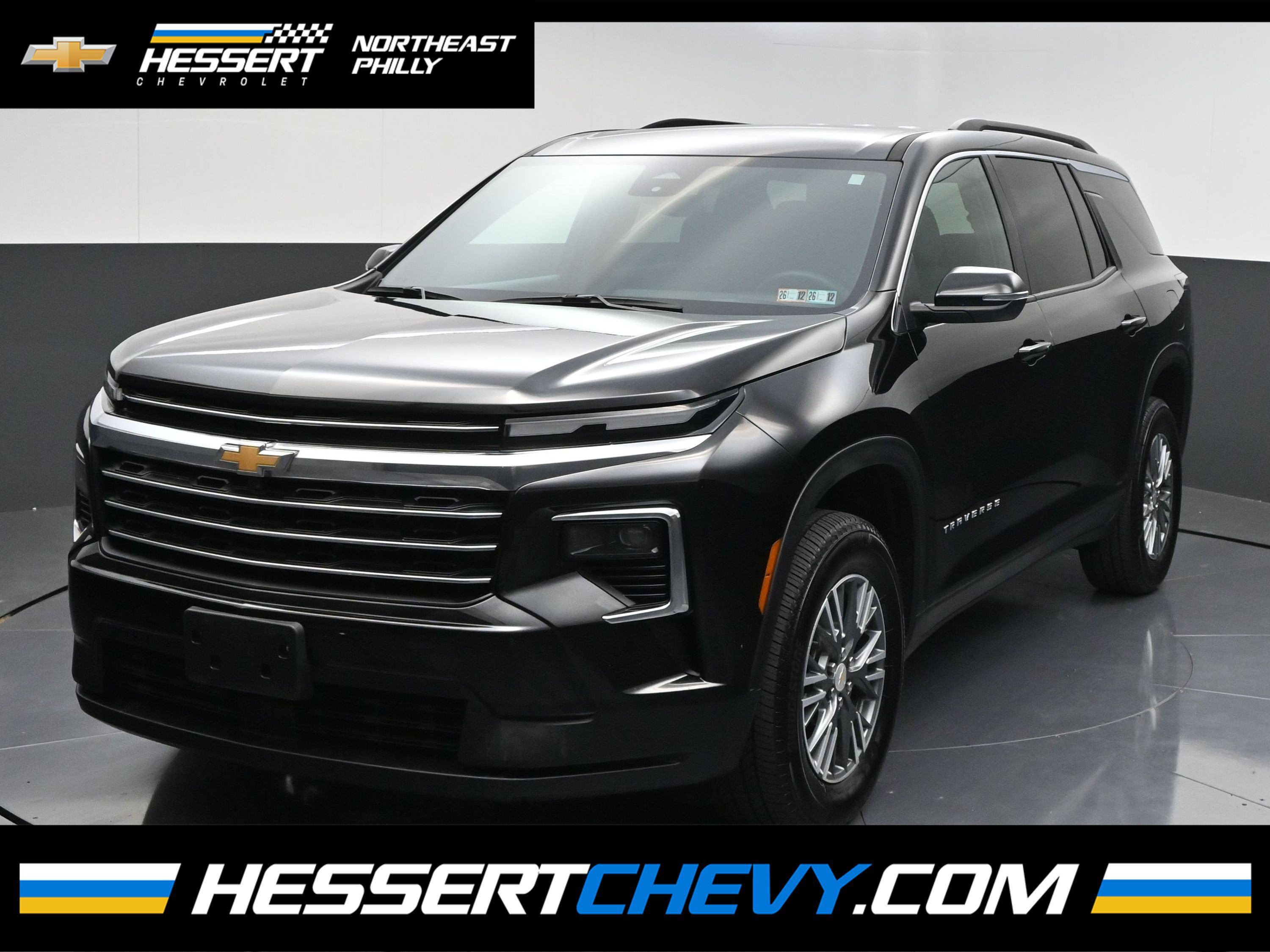 Certified 2025 Chevrolet Traverse LT FWD image 1