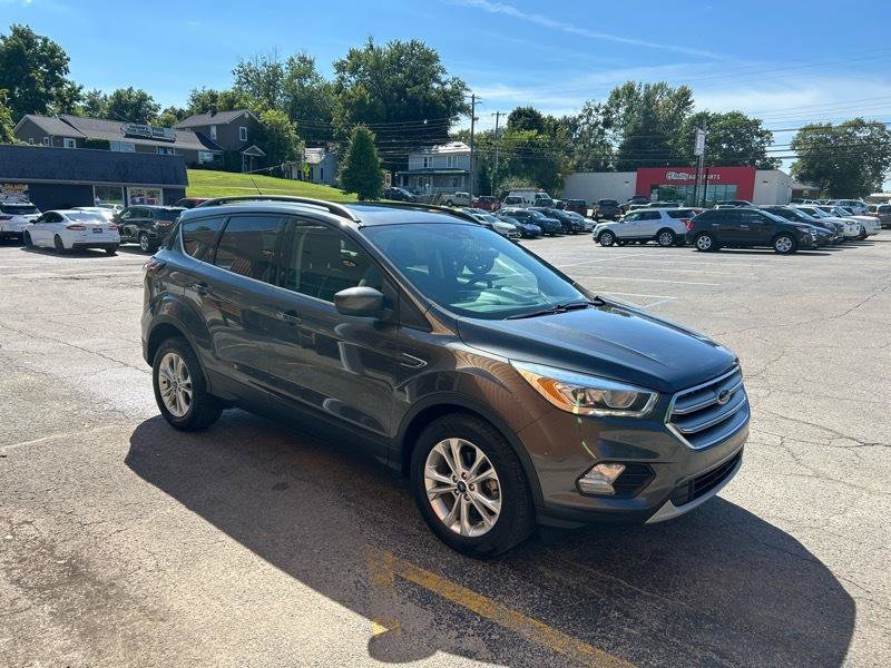 Used 2017 Ford Escape SE w/ Equipment Group 201A FWD image 3