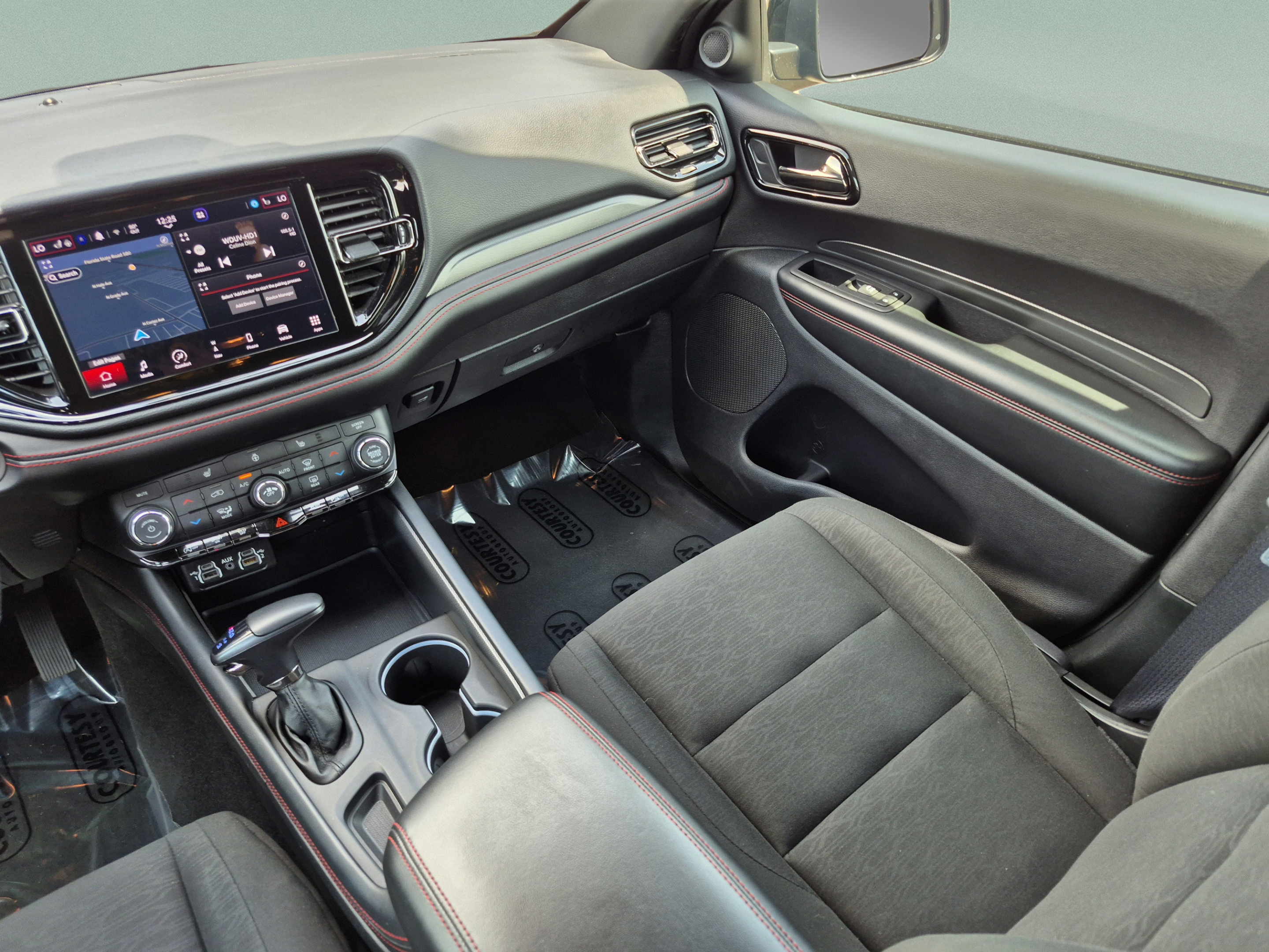 Used 2025 Dodge Durango GT RWD image 14
