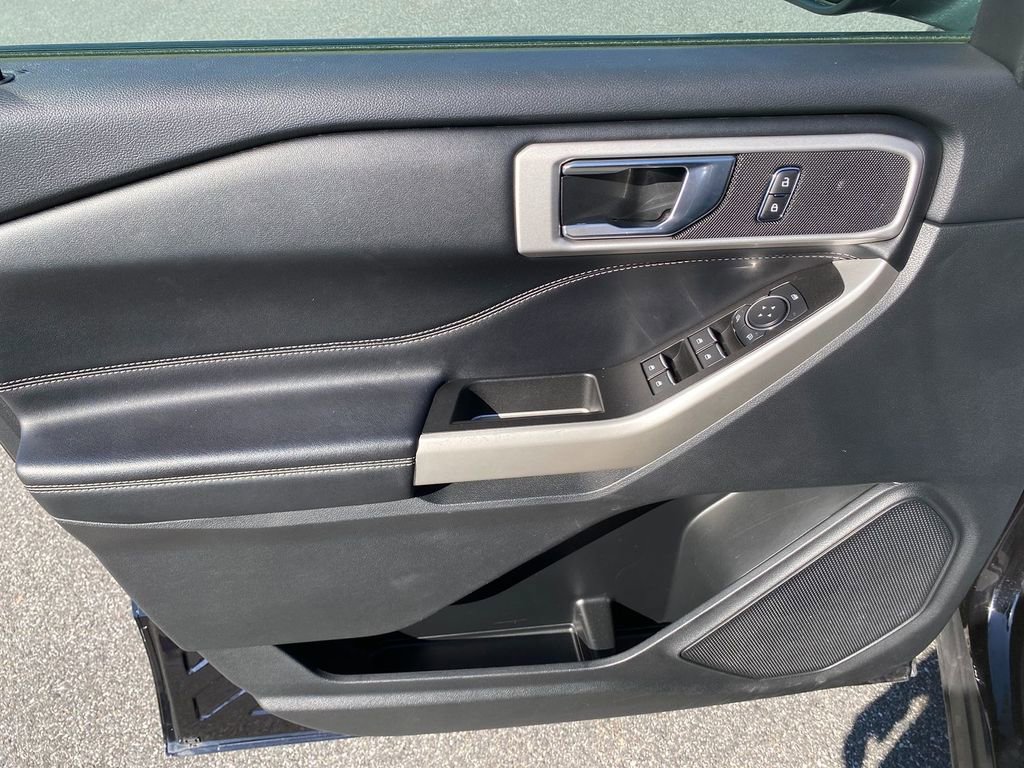Used 2022 Ford Explorer XLT image 11