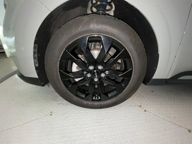 Used 2024 Kia Carnival SX FWD image 10