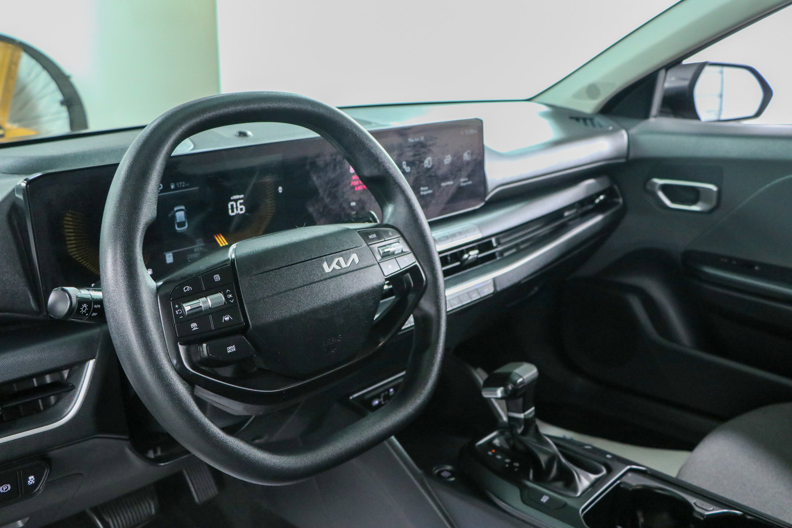 Used 2025 Kia K4 FWD image 22