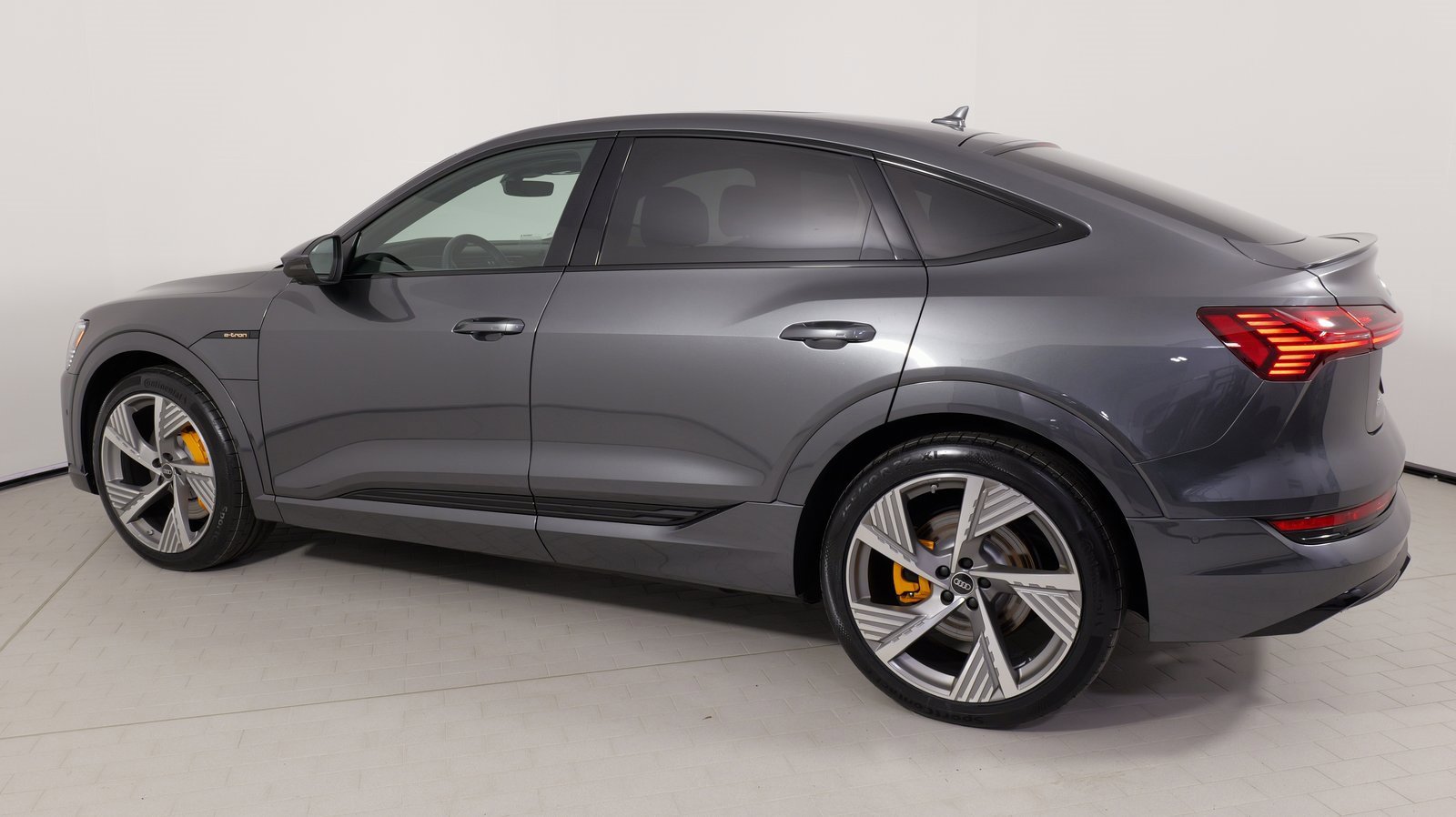 Used 2023 Audi e-tron Prestige w/ Prestige Package image 17