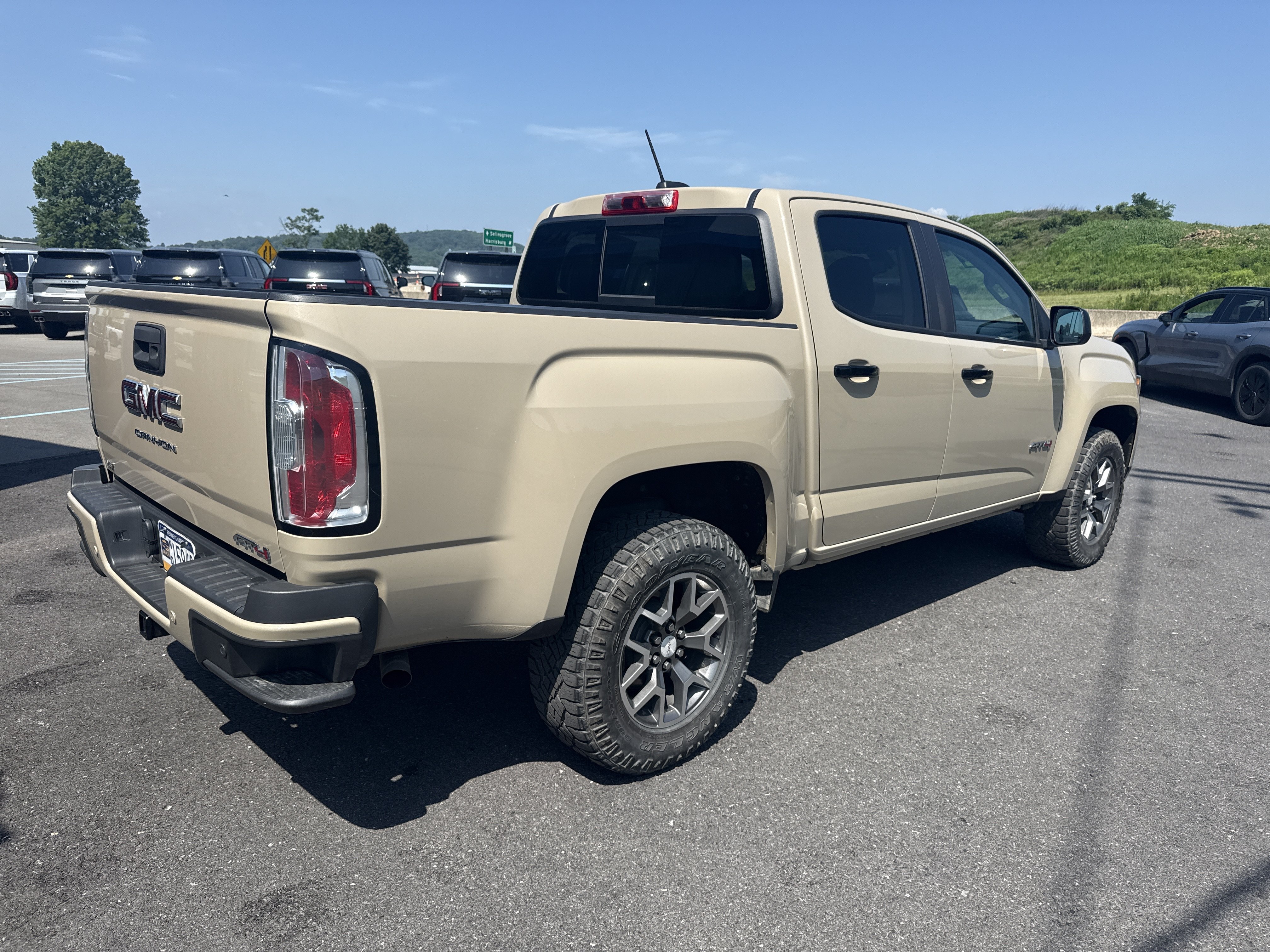 Used 2022 GMC Canyon AT4 w/ Trailering Package AWD/4WD image 3