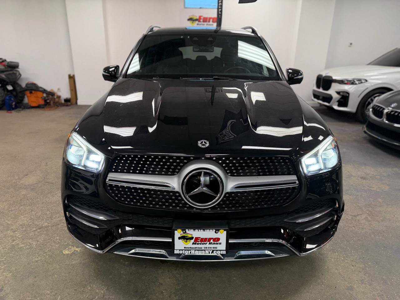 Used 2022 Mercedes-Benz GLE 350 4MATIC w/ AMG Line Exterior image 3
