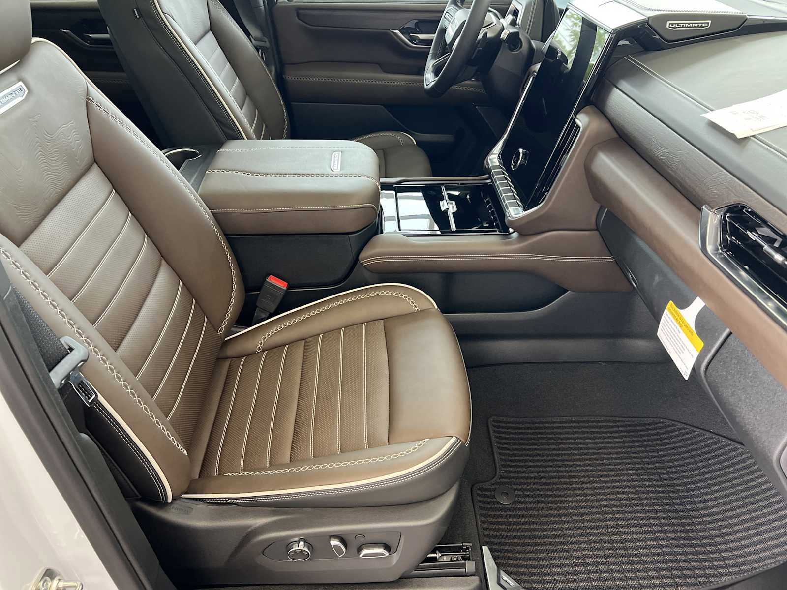 New 2026 GMC Yukon Denali Ultimate AWD/4WD image 17