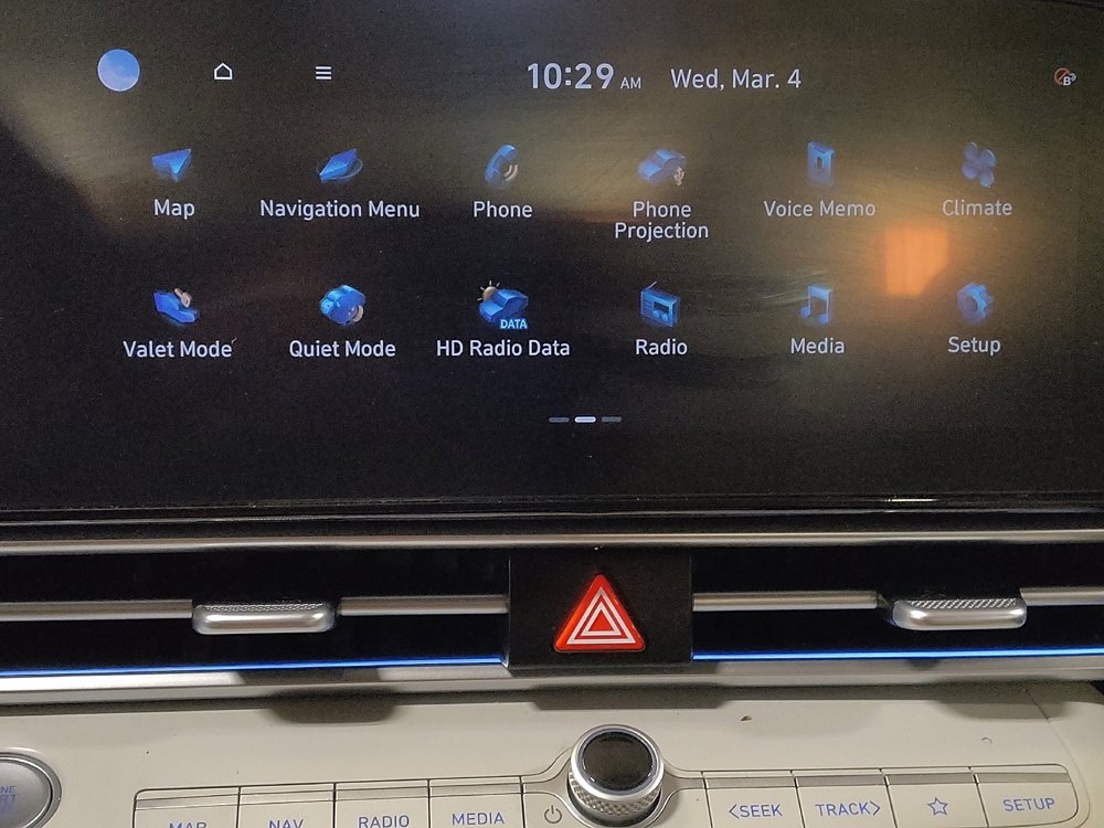 Used 2024 Hyundai Elantra Limited image 25