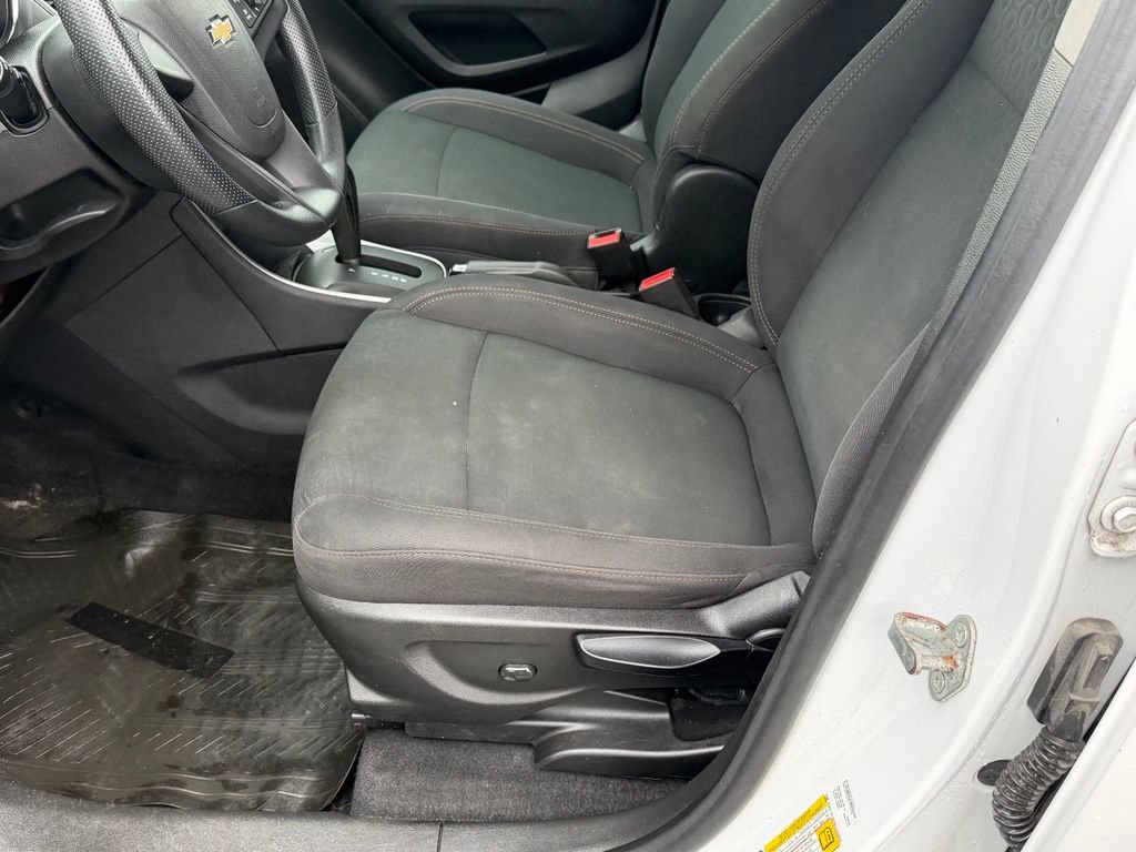 Used 2019 Chevrolet Trax LS w/ Air And Auto Package FWD image 17
