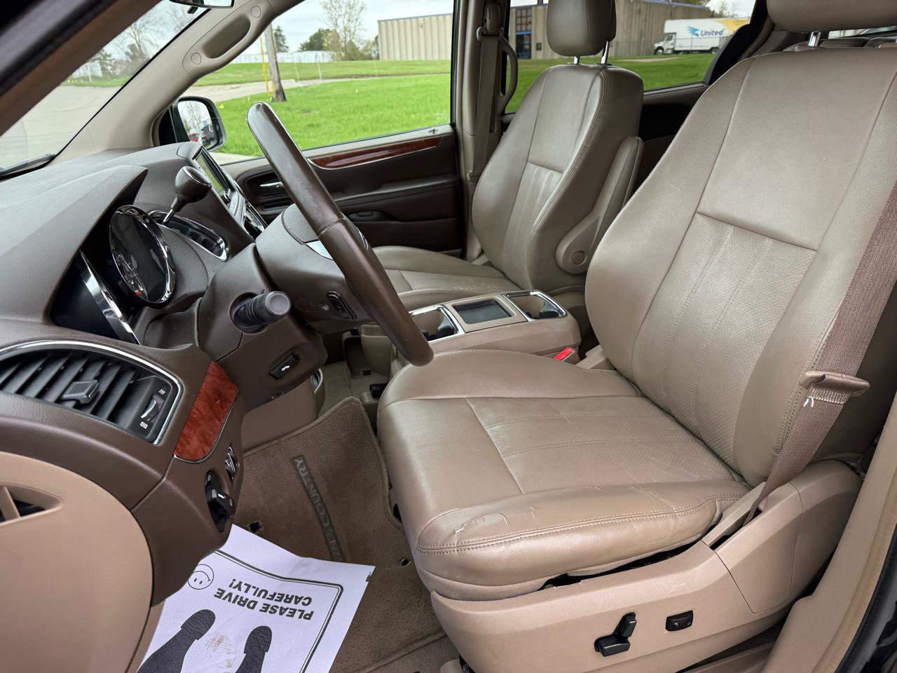 Used 2011 Chrysler Town & Country Touring-L w/ Entertainment Group #2 FWD image 12