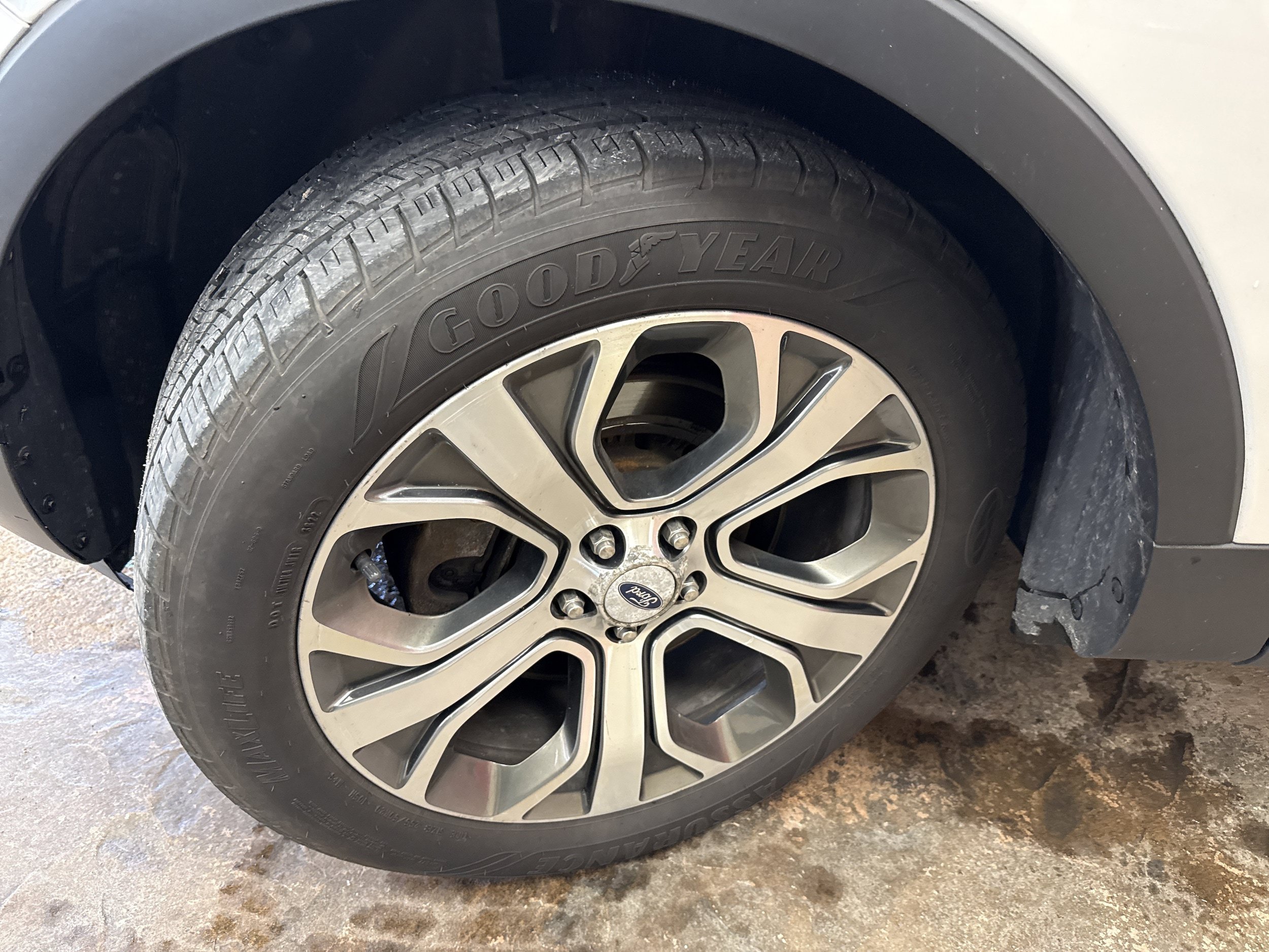 Used 2018 Ford Explorer Platinum AWD/4WD image 4