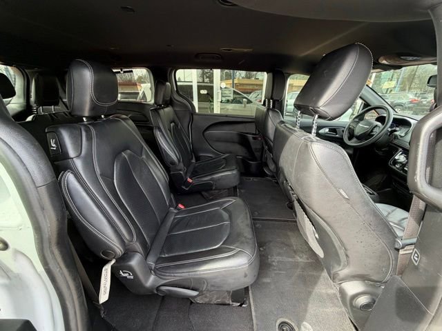 Used 2022 Chrysler Pacifica Touring-L w/ S Appearance Package FWD image 16