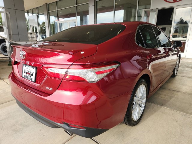 Certified 2018 Toyota Camry XLE FWD image 11