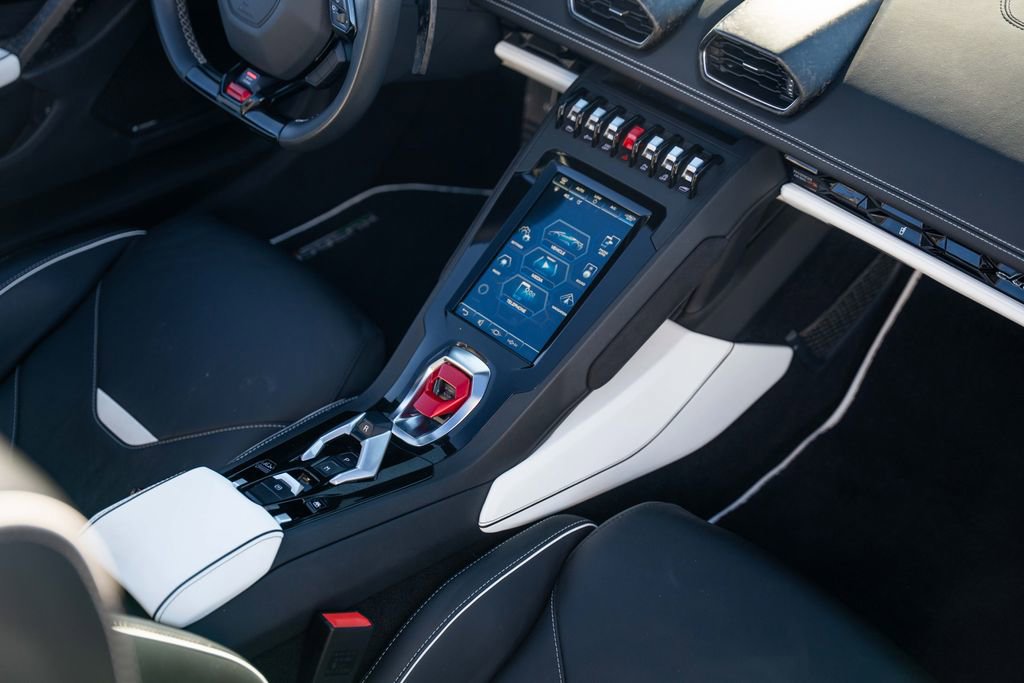 Used 2021 Lamborghini Huracan EVO RWD image 44