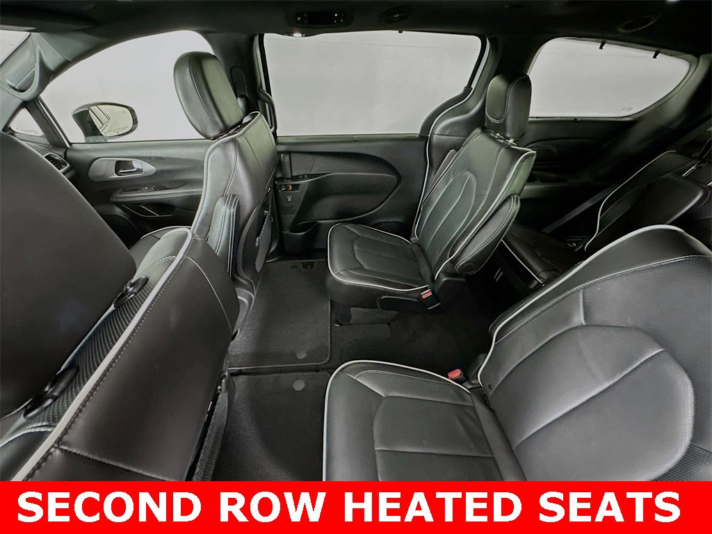 Used 2025 Chrysler Pacifica Limited image 6