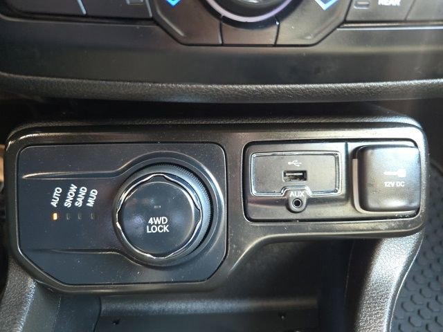 Used 2023 Jeep Renegade Latitude w/ Premium Group image 24