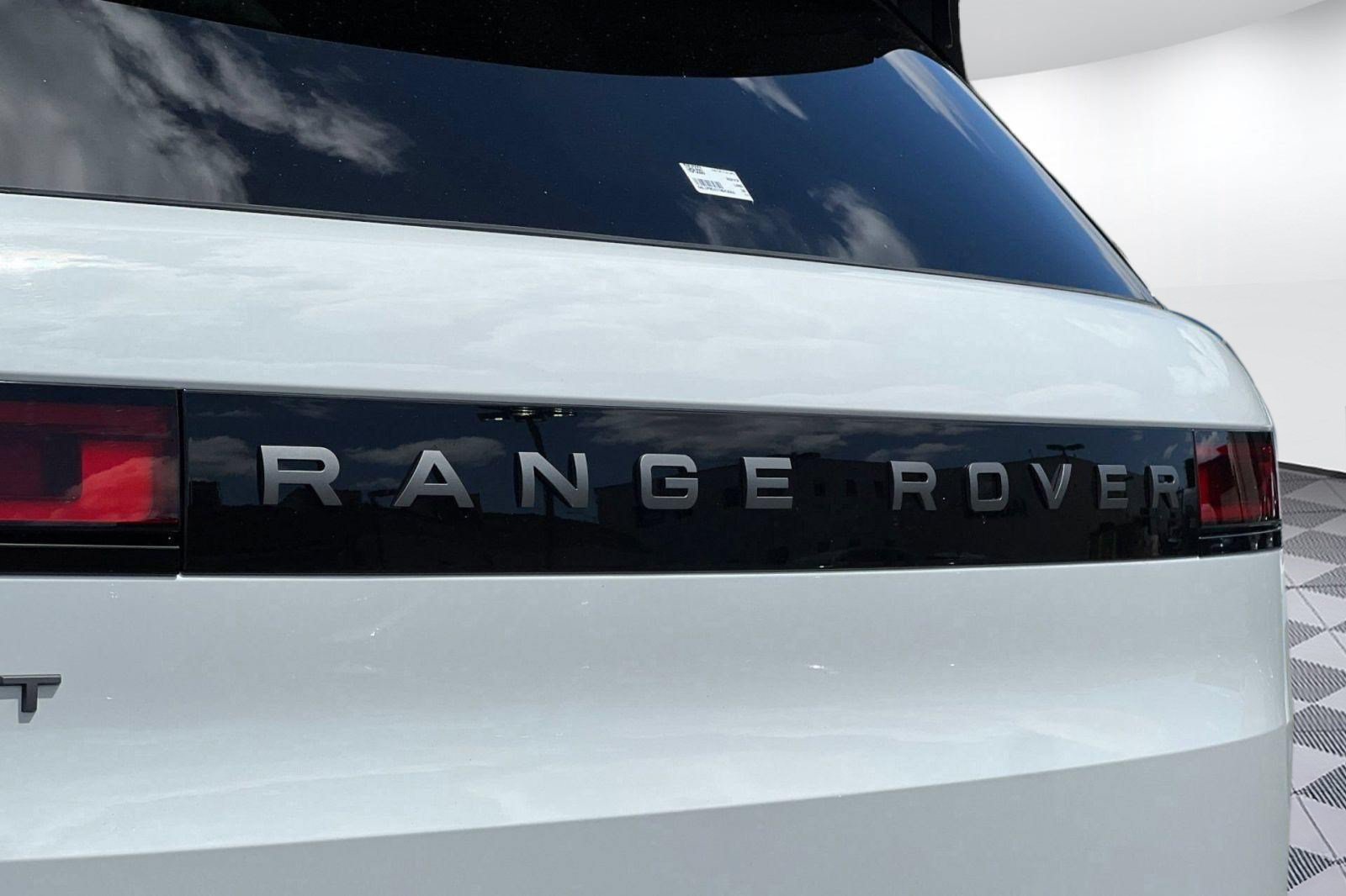 New 2026 Land Rover Range Rover Sport SE AWD/4WD image 28