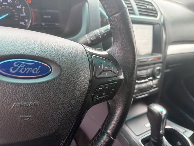 Used 2017 Ford Explorer XLT w/ Equipment Group 202A AWD/4WD image 15