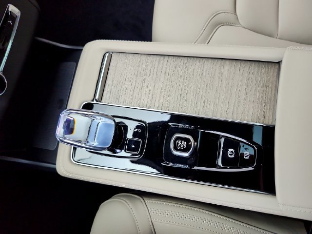 New 2027 Volvo XC90 B6 Plus AWD/4WD image 26