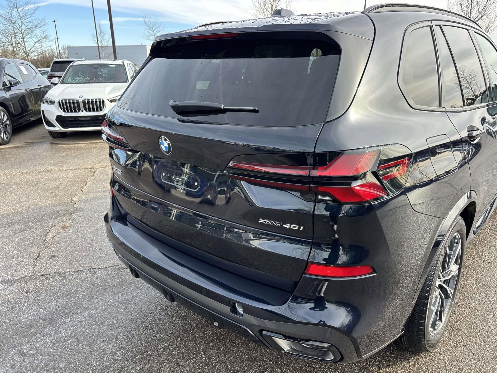 New 2026 BMW X5 xDrive40i w/ M Sport Package AWD/4WD image 9