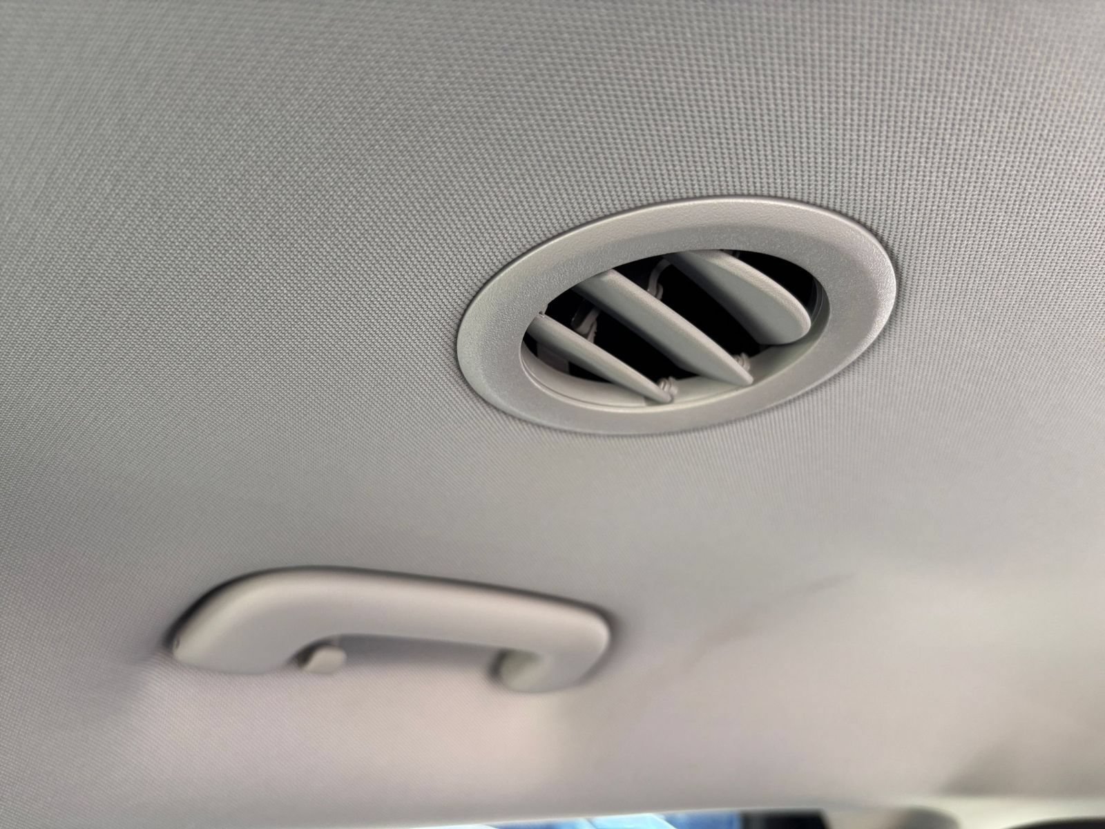 Used 2026 Kia Carnival FWD image 24