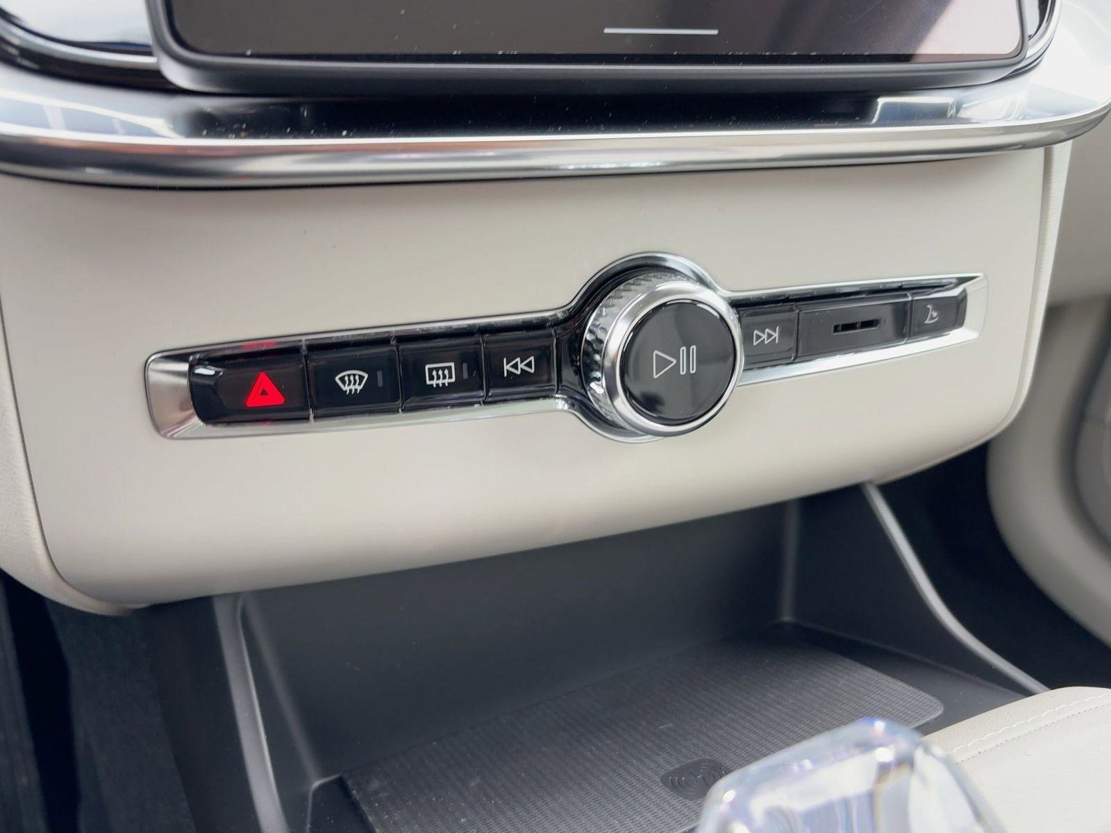 New 2026 Volvo XC90 B6 Ultra w/ Protection Package image 18