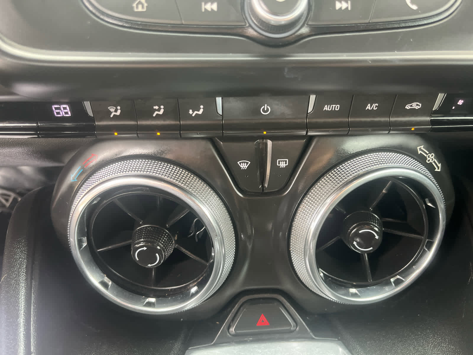 Used 2020 Chevrolet Camaro LT image 22