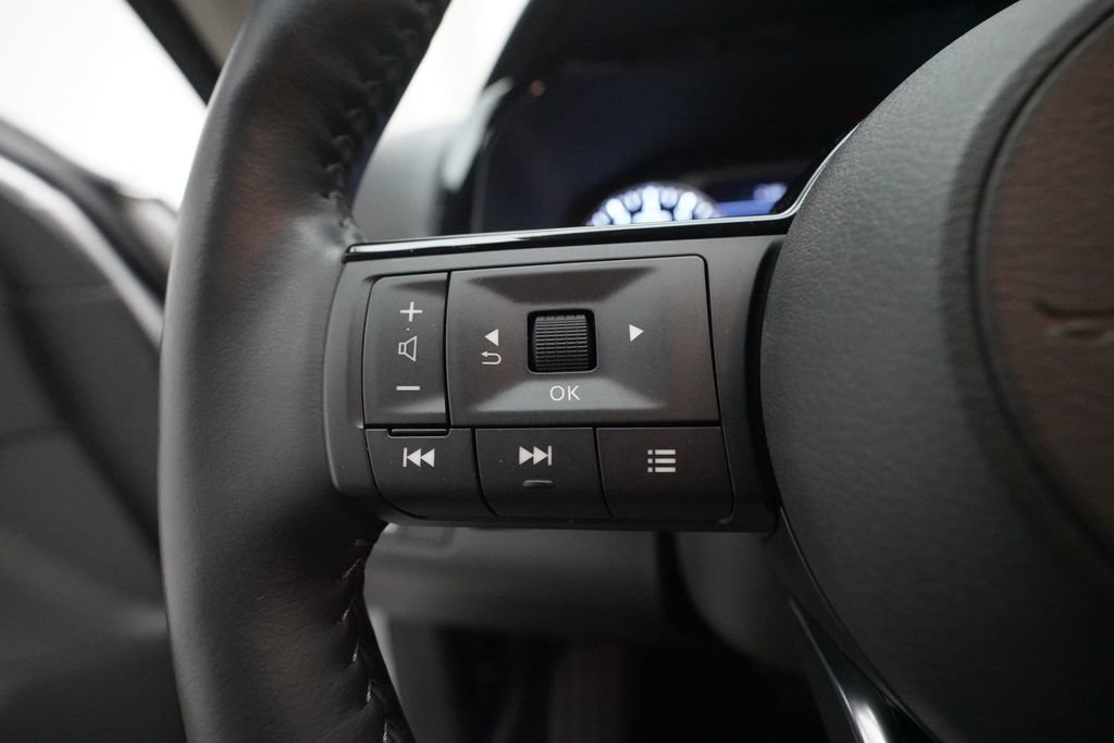 Used 2024 Nissan Pathfinder SL image 16