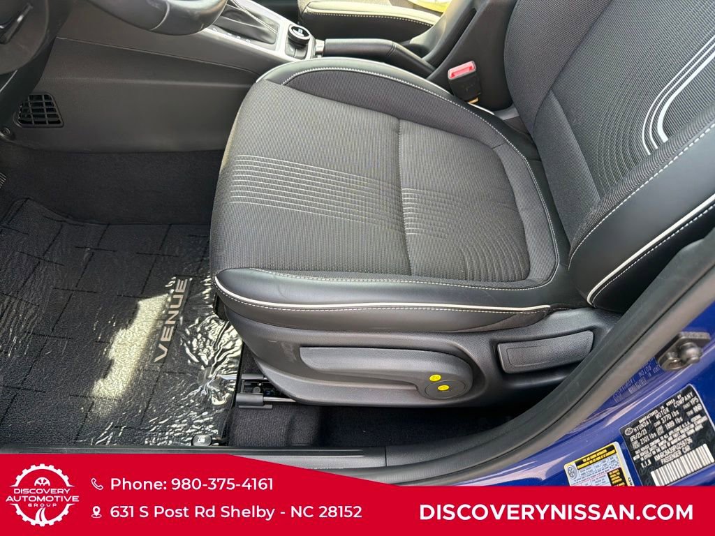 Used 2023 Hyundai Venue Limited image 13