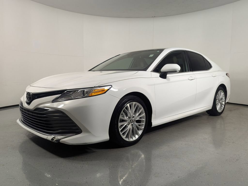 Used 2020 Toyota Camry XLE image 3