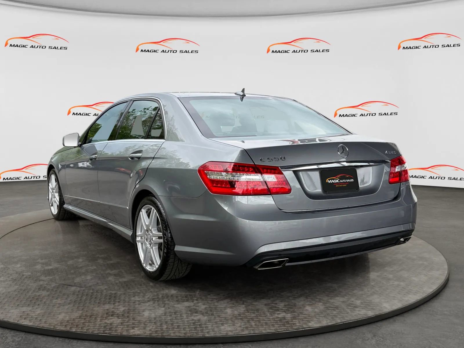 Used 2010 Mercedes-Benz E 550 4MATIC Sedan image 8