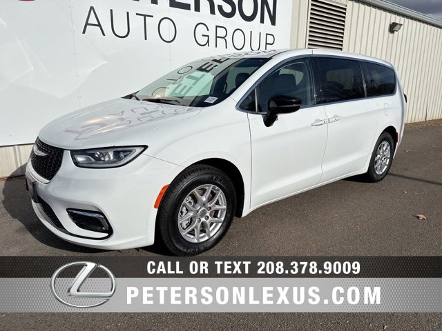 Used 2024 Chrysler Pacifica Touring-L image 7