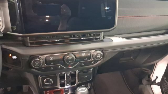 Used 2026 Jeep Wrangler Unlimited Rubicon AWD/4WD image 12